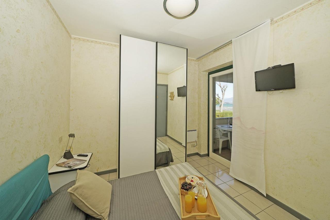 Appartement Il Porticciolo P1-12 By Wonderful Italy à Sirmione Extérieur photo